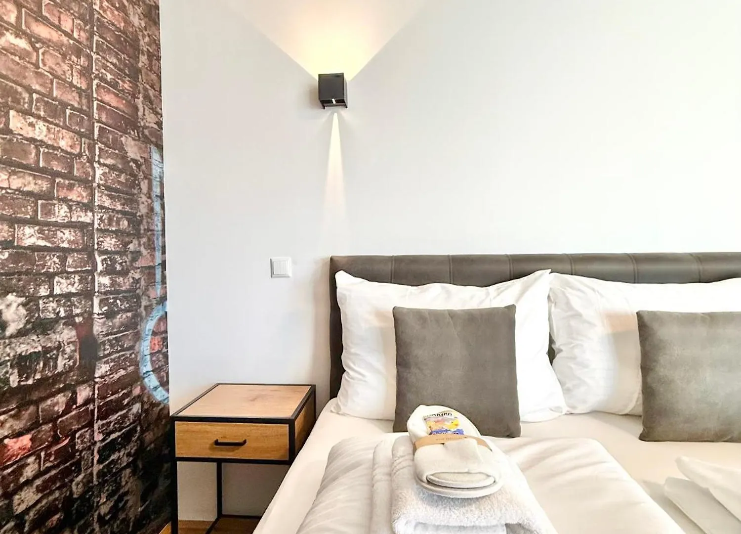 Moebliertes Apartment Mit Balkon Vienne 0*,